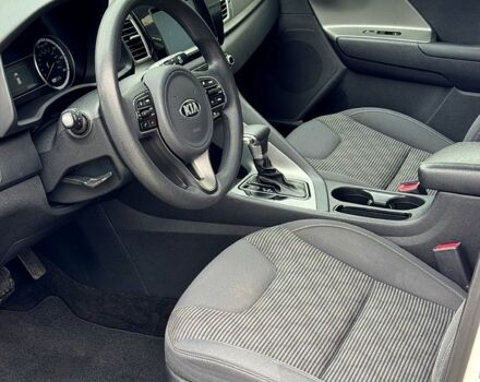 Киа Niro 2019 в Хмельницком на Automoto.ua Белый Киа Niro, объемом двигателя 1.6 л и пробегом 325 тыс. км за 13600 $, фото 7 на Automoto.ua