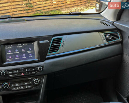 Білий Кіа Niro, об'ємом двигуна 0 л та пробігом 204 тис. км за 17800 $, фото 92 на Automoto.ua