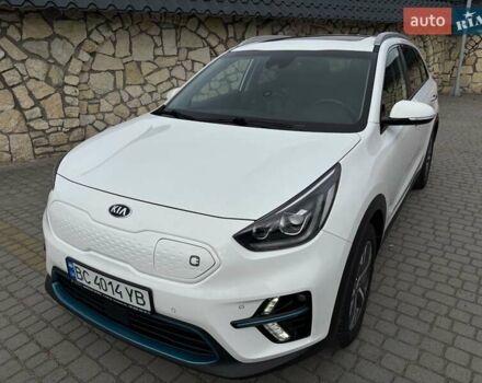 Киа Niro 2019 в Львове на Automoto.ua Белый Киа Niro, объемом двигателя 0 л и пробегом 97 тыс. км за 19000 $, фото 5 на Automoto.ua