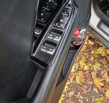 Белый Киа Niro, объемом двигателя 1.58 л и пробегом 191 тыс. км за 17300 $, фото 8 на Automoto.ua