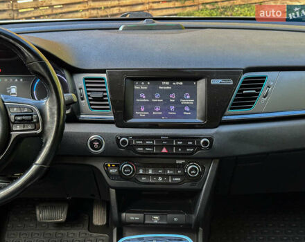 Білий Кіа Niro, об'ємом двигуна 0 л та пробігом 204 тис. км за 17800 $, фото 91 на Automoto.ua