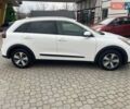 Белый Киа Niro, объемом двигателя 1.58 л и пробегом 125 тыс. км за 16000 $, фото 3 на Automoto.ua