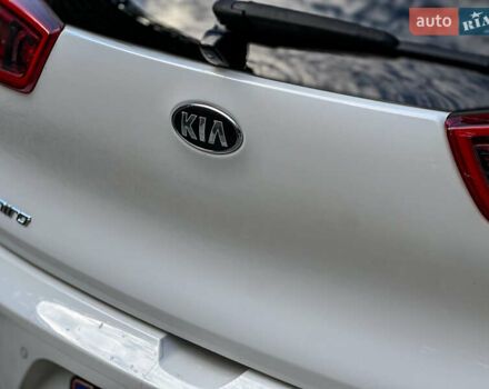 Білий Кіа Niro, об'ємом двигуна 0 л та пробігом 204 тис. км за 17800 $, фото 51 на Automoto.ua