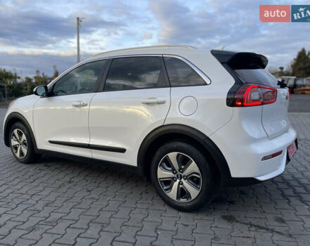 Киа Niro 2019 в Луцке на Automoto.ua Белый Киа Niro, объемом двигателя 1.58 л и пробегом 212 тыс. км за 15999 $, фото 10 на Automoto.ua