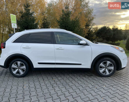 Киа Niro 2019 в Луцке на Automoto.ua Белый Киа Niro, объемом двигателя 1.58 л и пробегом 212 тыс. км за 15999 $, фото 5 на Automoto.ua