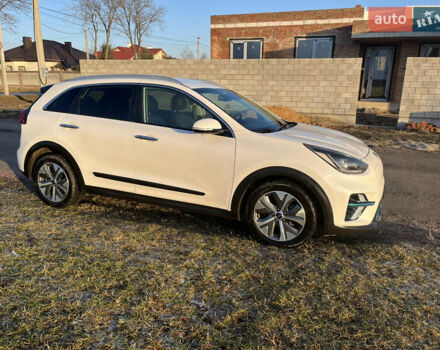 Білий Кіа Niro, об'ємом двигуна 0 л та пробігом 70 тис. км за 18600 $, фото 2 на Automoto.ua