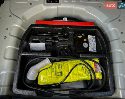 Білий Кіа Niro, об'ємом двигуна 0 л та пробігом 204 тис. км за 17800 $, фото 102 на Automoto.ua