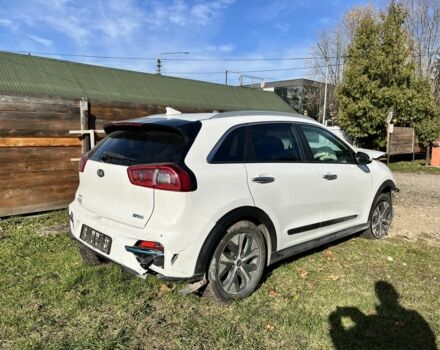 Білий Кіа Niro, об'ємом двигуна 0 л та пробігом 92 тис. км за 7000 $, фото 1 на Automoto.ua