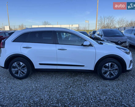 Белый Киа Niro, объемом двигателя 0 л и пробегом 210 тыс. км за 15900 $, фото 17 на Automoto.ua