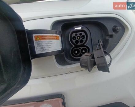 Белый Киа Niro, объемом двигателя 0 л и пробегом 127 тыс. км за 17400 $, фото 27 на Automoto.ua