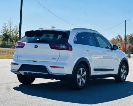 Белый Киа Niro, объемом двигателя 1.6 л и пробегом 49 тыс. км за 10200 $, фото 3 на Automoto.ua