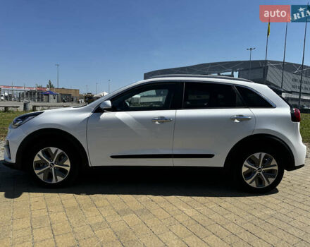Белый Киа Niro, объемом двигателя 0 л и пробегом 72 тыс. км за 18500 $, фото 2 на Automoto.ua