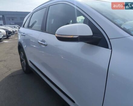 Белый Киа Niro, объемом двигателя 0 л и пробегом 105 тыс. км за 17555 $, фото 29 на Automoto.ua