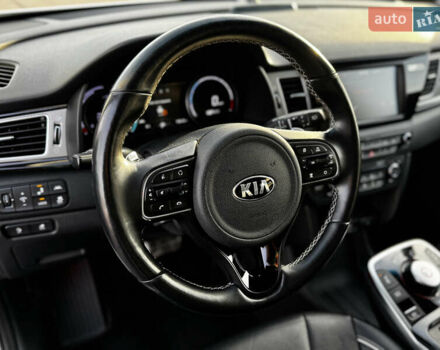 Білий Кіа Niro, об'ємом двигуна 0 л та пробігом 74 тис. км за 18700 $, фото 23 на Automoto.ua