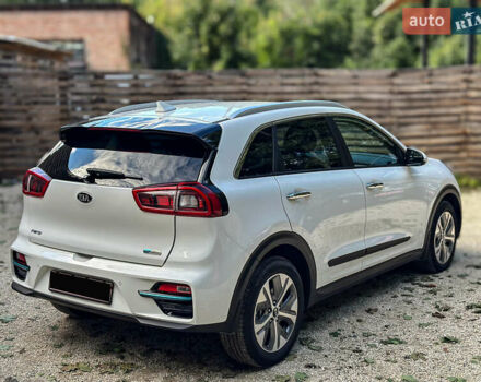 Білий Кіа Niro, об'ємом двигуна 0 л та пробігом 204 тис. км за 17800 $, фото 3 на Automoto.ua