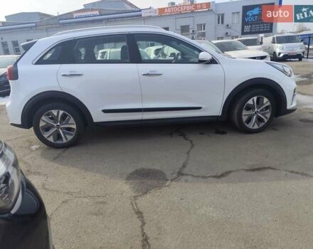 Белый Киа Niro, объемом двигателя 0 л и пробегом 105 тыс. км за 17555 $, фото 10 на Automoto.ua