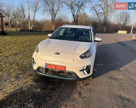 Білий Кіа Niro, об'ємом двигуна 0 л та пробігом 70 тис. км за 18600 $, фото 1 на Automoto.ua