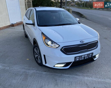 Белый Киа Niro, объемом двигателя 0 л и пробегом 101 тыс. км за 17700 $, фото 5 на Automoto.ua
