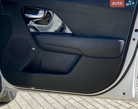 Белый Киа Niro, объемом двигателя 0 л и пробегом 70 тыс. км за 18850 $, фото 24 на Automoto.ua