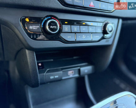 Белый Киа Niro, объемом двигателя 0 л и пробегом 147 тыс. км за 18500 $, фото 28 на Automoto.ua