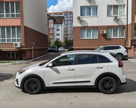 Білий Кіа Niro, об'ємом двигуна 1.58 л та пробігом 70 тис. км за 22500 $, фото 5 на Automoto.ua