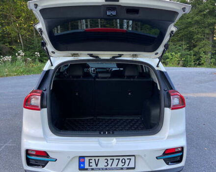 Білий Кіа Niro, об'ємом двигуна 0 л та пробігом 164 тис. км за 13500 $, фото 8 на Automoto.ua