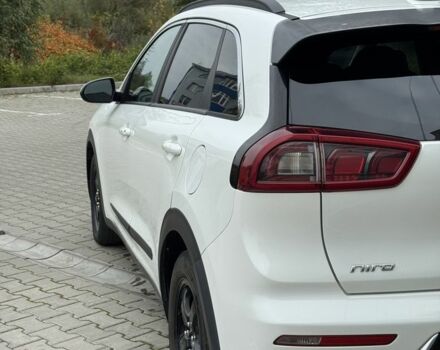 Киа Niro 2019 в Хмельницком на Automoto.ua Белый Киа Niro, объемом двигателя 1.6 л и пробегом 320 тыс. км за 12400 $, фото 4 на Automoto.ua