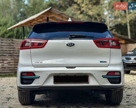 Білий Кіа Niro, об'ємом двигуна 0 л та пробігом 204 тис. км за 17800 $, фото 18 на Automoto.ua