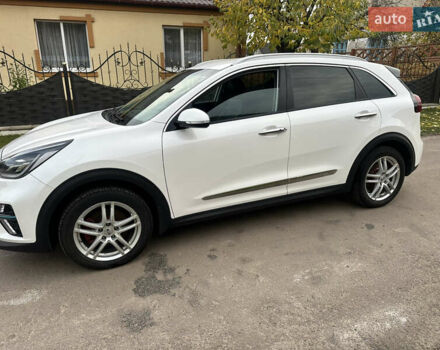 Киа Niro 2019 в Луцке на Automoto.ua Белый Киа Niro, объемом двигателя 0 л и пробегом 176 тыс. км за 15900 $, фото 9 на Automoto.ua