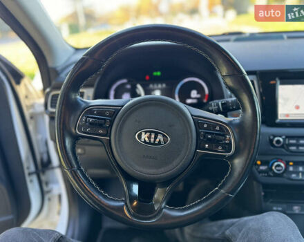 Белый Киа Niro, объемом двигателя 0 л и пробегом 147 тыс. км за 18500 $, фото 25 на Automoto.ua
