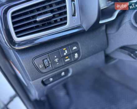 Белый Киа Niro, объемом двигателя 0 л и пробегом 210 тыс. км за 15900 $, фото 33 на Automoto.ua