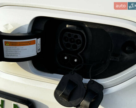 Білий Кіа Niro, об'ємом двигуна 0 л та пробігом 74 тис. км за 18700 $, фото 9 на Automoto.ua