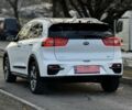 Білий Кіа Niro, об'ємом двигуна 0 л та пробігом 106 тис. км за 17750 $, фото 6 на Automoto.ua