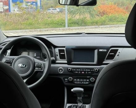 Киа Niro 2019 в Хмельницком на Automoto.ua Белый Киа Niro, объемом двигателя 1.6 л и пробегом 320 тыс. км за 12400 $, фото 10 на Automoto.ua