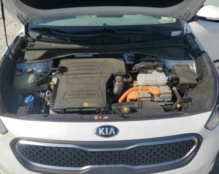 Білий Кіа Niro, об'ємом двигуна 1.6 л та пробігом 69 тис. км за 3500 $, фото 11 на Automoto.ua