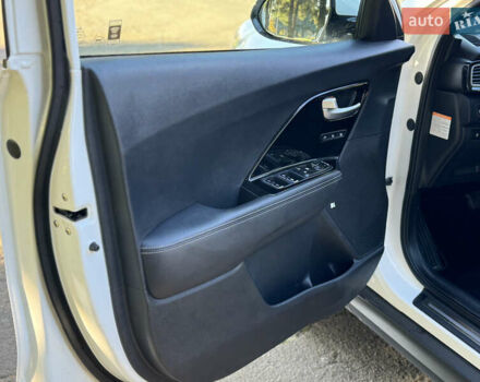 Белый Киа Niro, объемом двигателя 0 л и пробегом 147 тыс. км за 18500 $, фото 19 на Automoto.ua