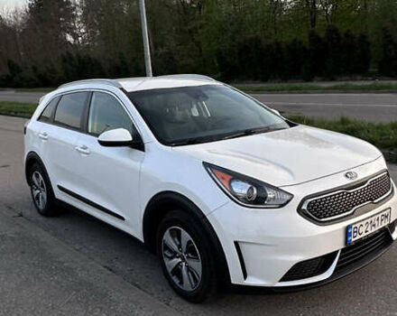 Білий Кіа Niro, об'ємом двигуна 1.6 л та пробігом 182 тис. км за 16500 $, фото 12 на Automoto.ua