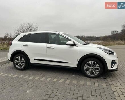 Белый Киа Niro, объемом двигателя 0 л и пробегом 150 тыс. км за 18000 $, фото 2 на Automoto.ua
