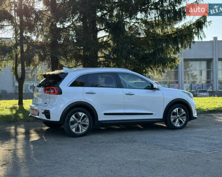 Белый Киа Niro, объемом двигателя 0 л и пробегом 147 тыс. км за 18500 $, фото 5 на Automoto.ua