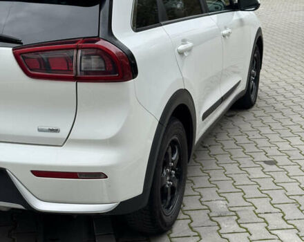 Киа Niro 2019 в Хмельницком на Automoto.ua Белый Киа Niro, объемом двигателя 1.6 л и пробегом 320 тыс. км за 12400 $, фото 5 на Automoto.ua