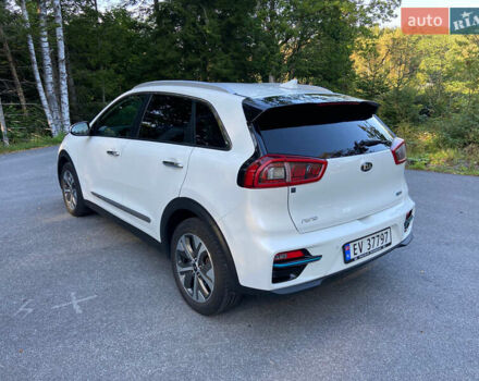 Білий Кіа Niro, об'ємом двигуна 0 л та пробігом 164 тис. км за 13500 $, фото 7 на Automoto.ua