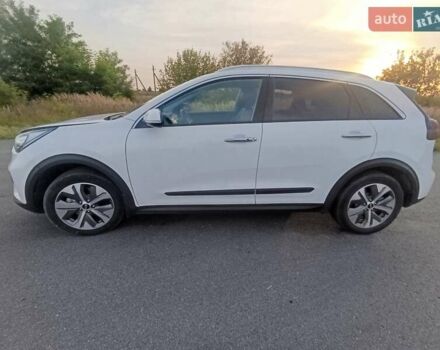 Киа Niro 2019 в Радивилове на Automoto.ua Белый Киа Niro, объемом двигателя 0 л и пробегом 126 тыс. км за 17800 $, фото 8 на Automoto.ua