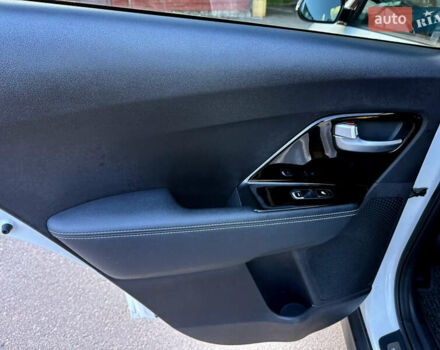 Белый Киа Niro, объемом двигателя 0 л и пробегом 135 тыс. км за 16999 $, фото 20 на Automoto.ua