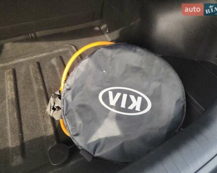 Белый Киа Niro, объемом двигателя 0 л и пробегом 105 тыс. км за 17555 $, фото 49 на Automoto.ua