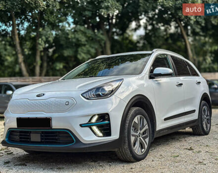 Білий Кіа Niro, об'ємом двигуна 0 л та пробігом 204 тис. км за 17800 $, фото 12 на Automoto.ua