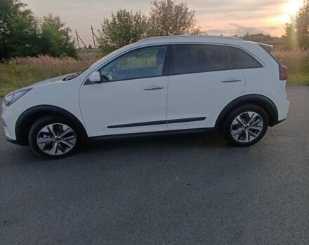 Белый Киа Niro, объемом двигателя 0 л и пробегом 124 тыс. км за 17700 $, фото 2 на Automoto.ua