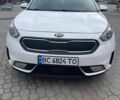 Белый Киа Niro, объемом двигателя 1.58 л и пробегом 125 тыс. км за 16000 $, фото 1 на Automoto.ua