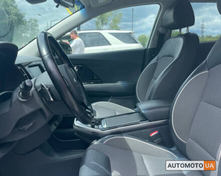 Білий Кіа Niro, об'ємом двигуна 64 л та пробігом 103 тис. км за 20400 $, фото 8 на Automoto.ua