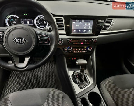 Белый Киа Niro, объемом двигателя 1.58 л и пробегом 103 тыс. км за 16500 $, фото 15 на Automoto.ua