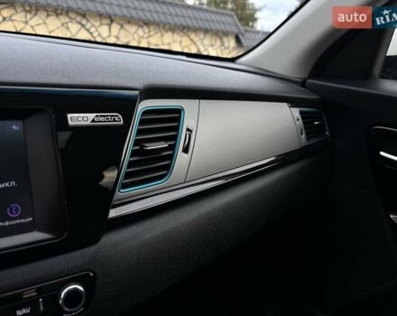 Белый Киа Niro, объемом двигателя 0 л и пробегом 100 тыс. км за 18999 $, фото 71 на Automoto.ua